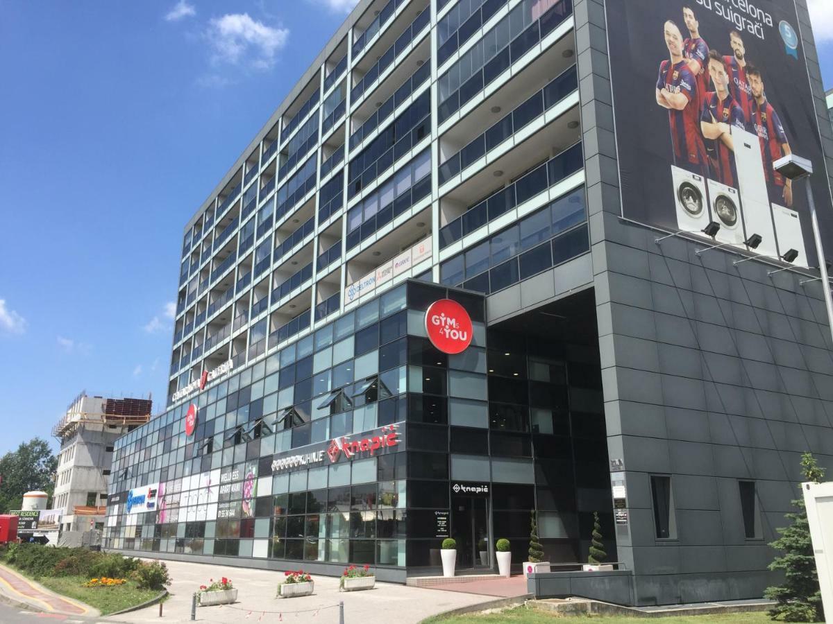 Nova Galerija I Sara -parking In Garage