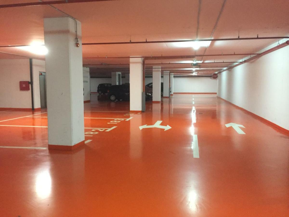 Nova Galerija I Sara -parking In Garage Apartamento Zagreb
